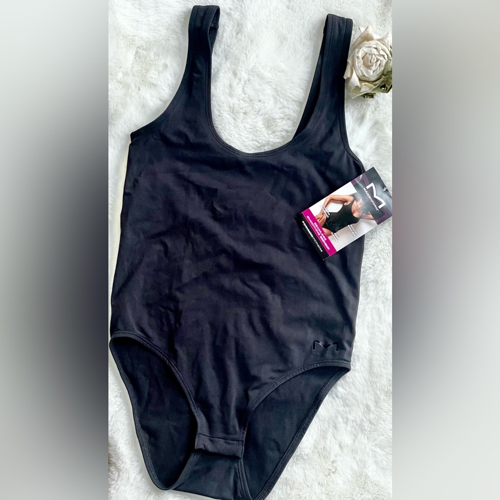 New with tags Maidenform Shapewear Seamless Bodysuit w/built in Shelf Bra black
